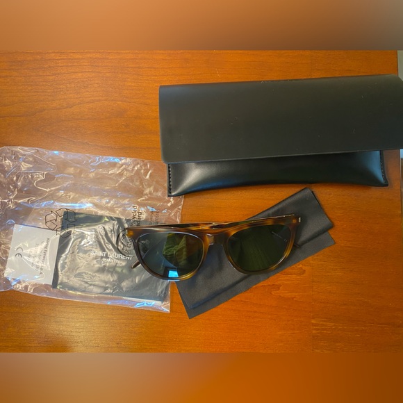 *SOLD* NWT SAINT LAURENT• Cat eye SL 510 sunglasses - Picture 8 of 12